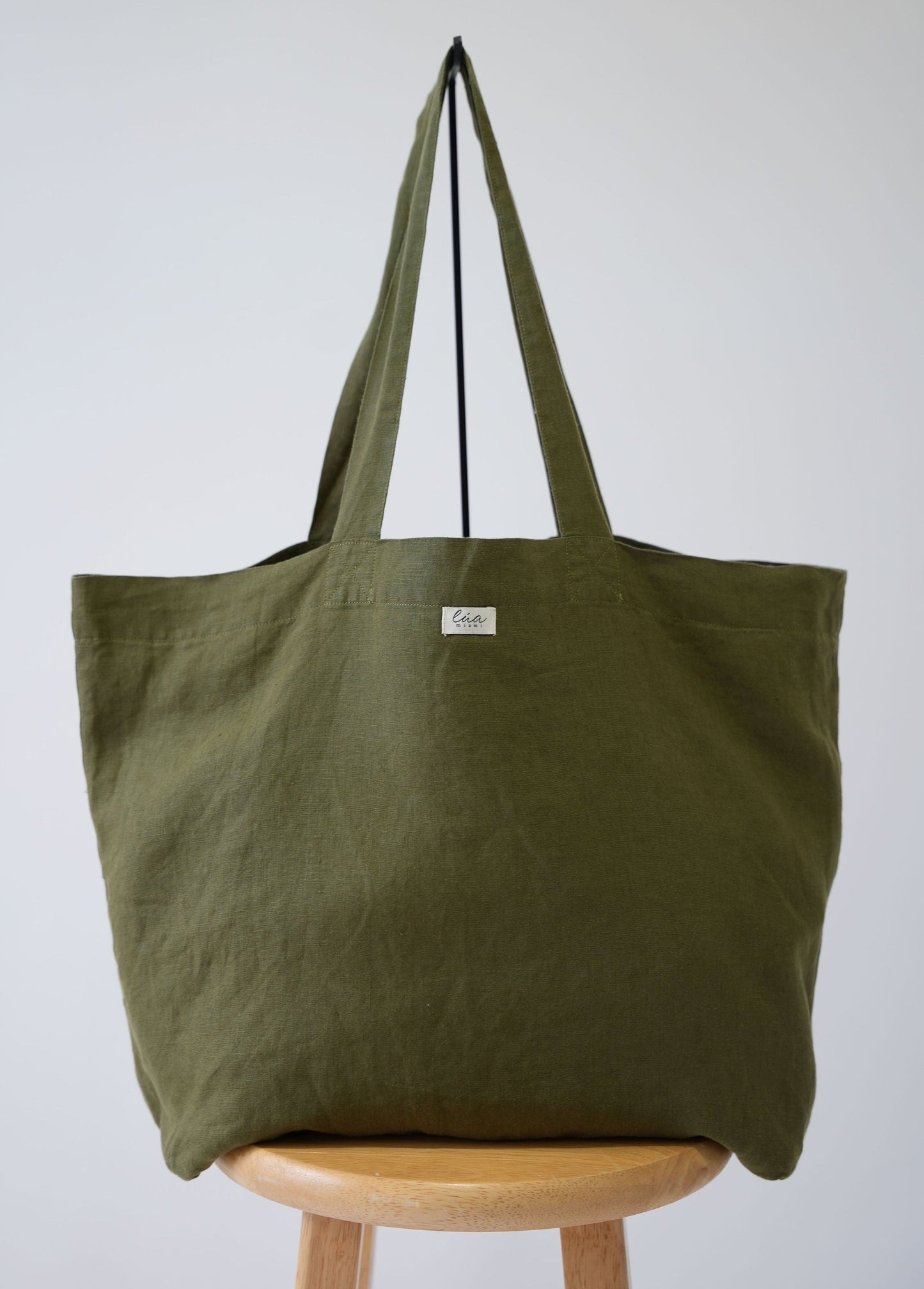 Natural fiber shoulder tote