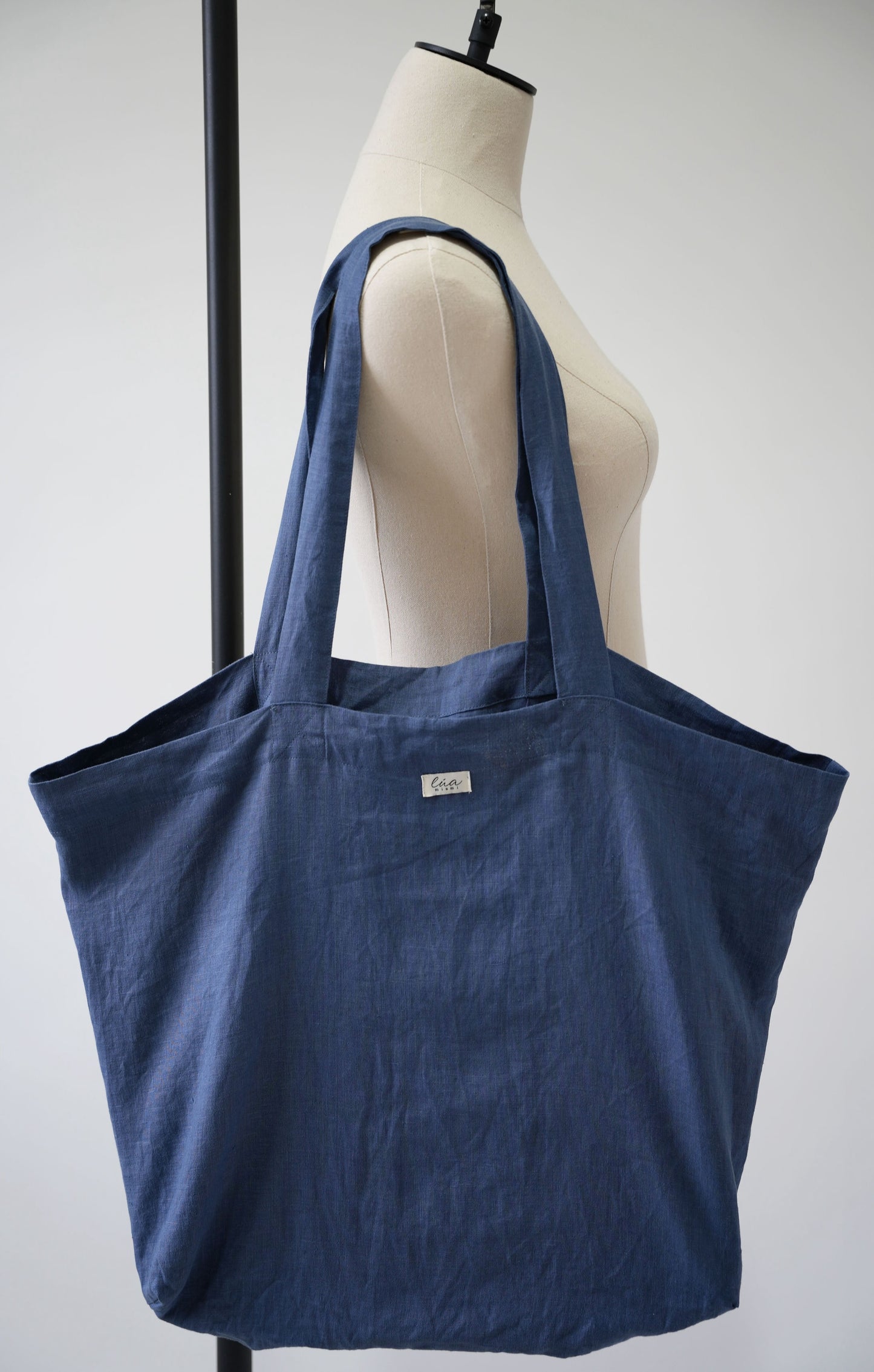 Natural linen tote bag, oversized, blue, Lúa Miami logo detail, white studio background — Lúa Miami